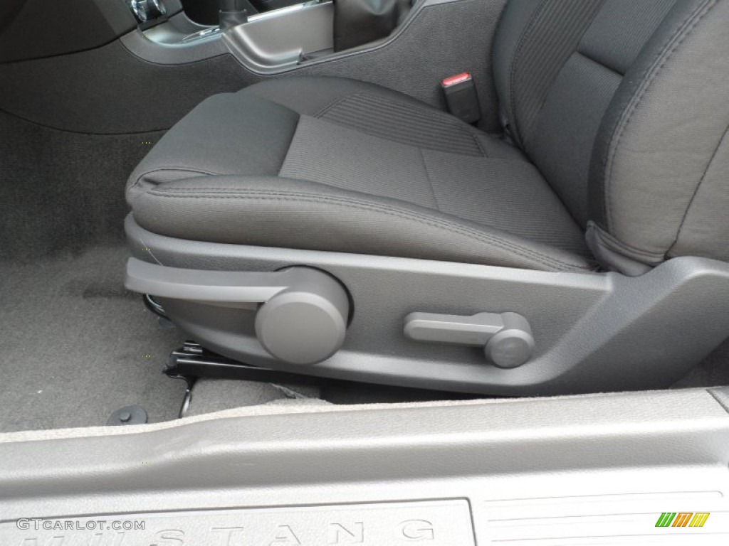 2013 Ford Mustang GT Coupe Front Seat Photo #64349572