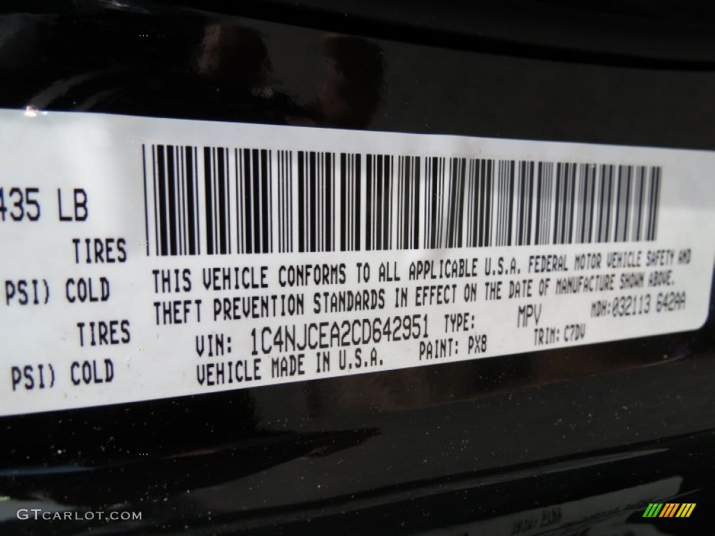 2012 Compass Latitude - Black / Dark Slate Gray photo #14