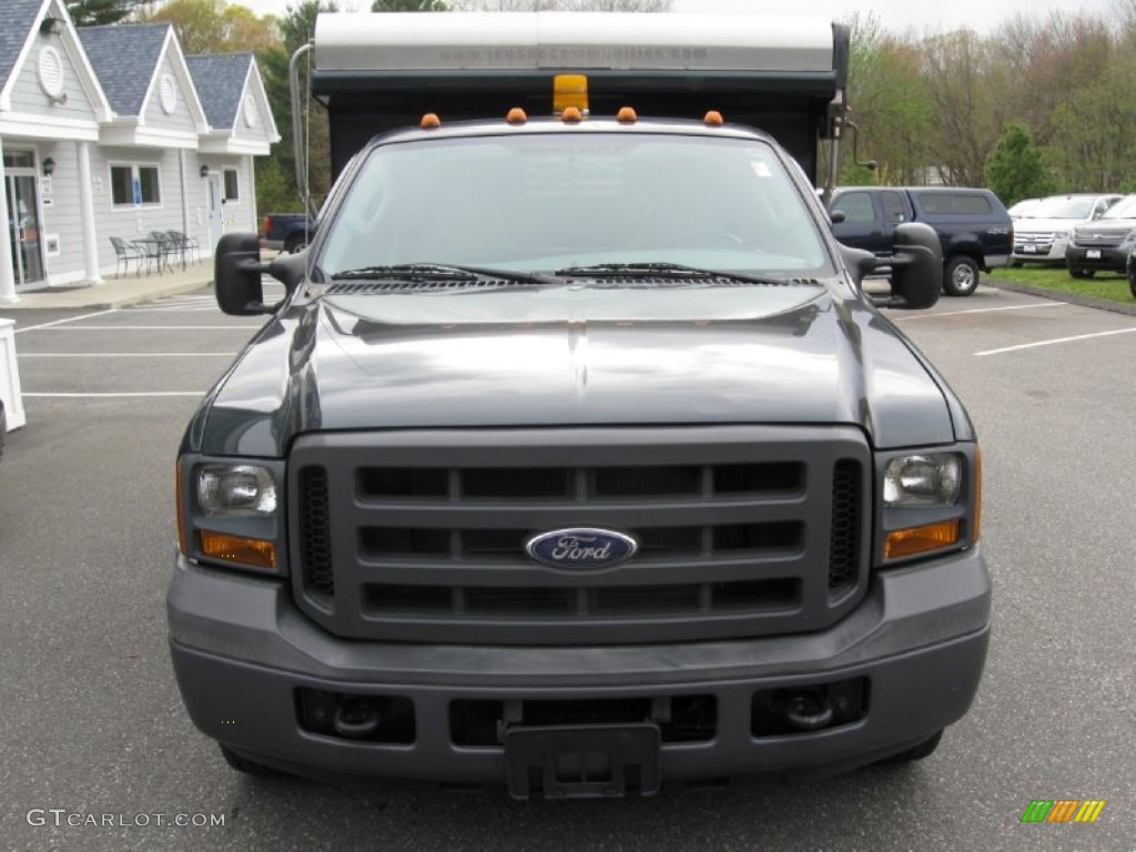 2005 F350 Super Duty XL Regular Cab Dump Truck - Dark Green Satin Metallic / Medium Flint photo #3
