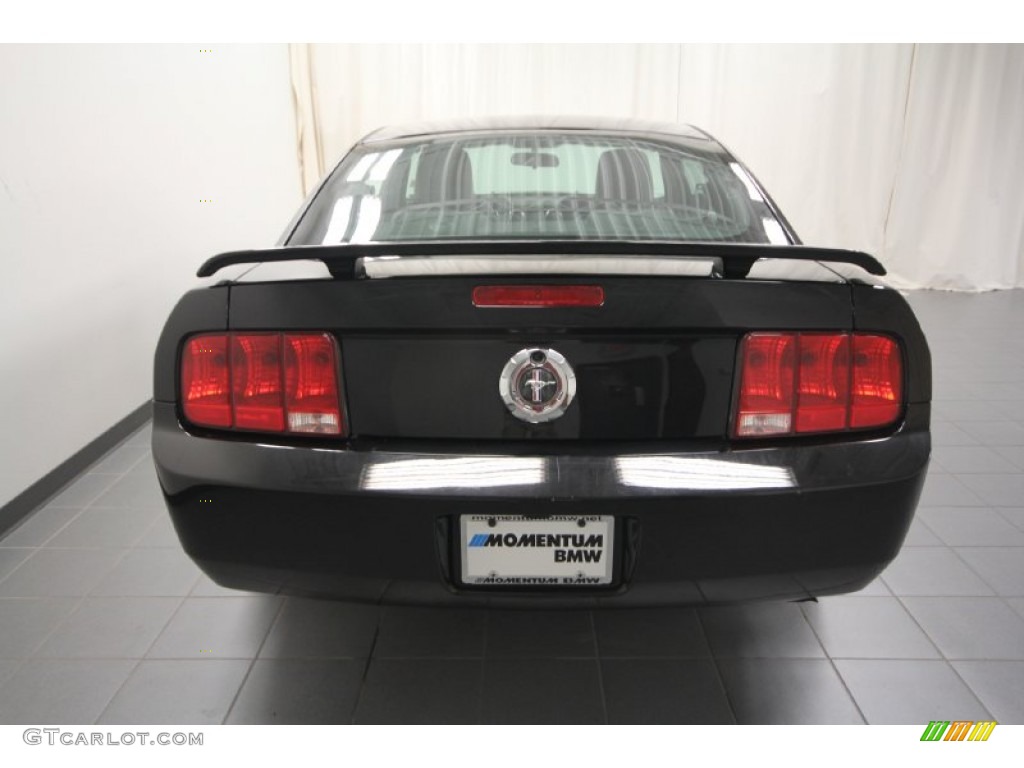 2005 Mustang V6 Premium Coupe - Black / Dark Charcoal photo #13