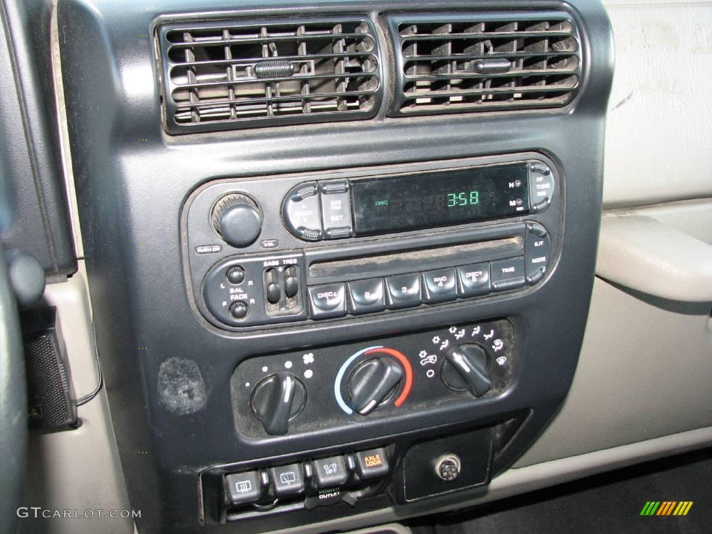 2004 Wrangler Rubicon 4x4 - Light Khaki Metallic / Khaki photo #16