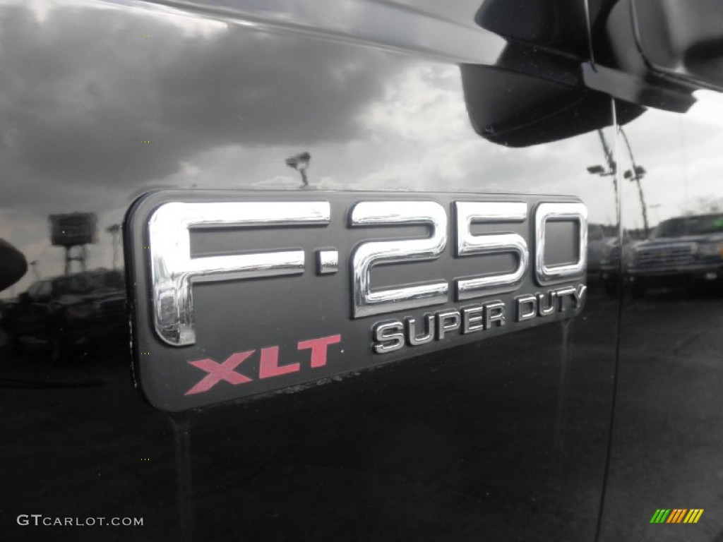 2003 Ford F250 Super Duty XLT Crew Cab 4x4 Marks and Logos Photos