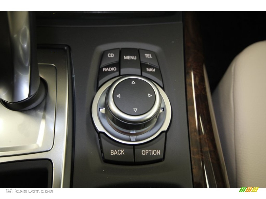 2013 BMW X5 xDrive 35i Premium Controls Photo #64376688