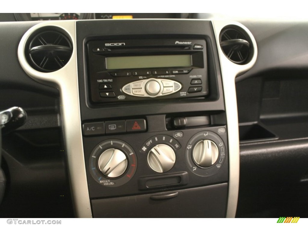 2006 Scion xB Standard xB Model Controls Photo #64383741