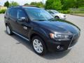 2010 Labrador Black Pearl Mitsubishi Outlander SE  photo #2