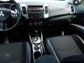 2010 Labrador Black Pearl Mitsubishi Outlander SE  photo #17