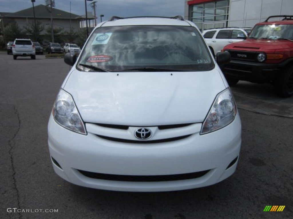 2009 Sienna LE - Super White / Taupe photo #2