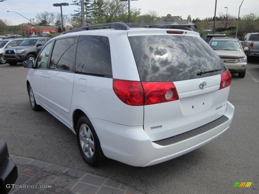 2009 Sienna LE - Super White / Taupe photo #4