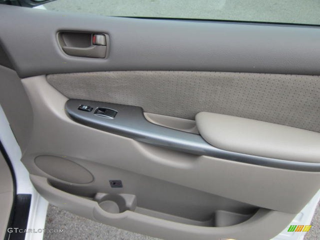 2009 Sienna LE - Super White / Taupe photo #10