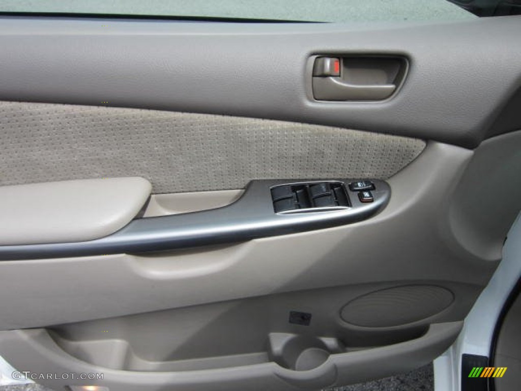 2009 Sienna LE - Super White / Taupe photo #17