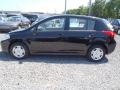Super Black - Versa 1.8 S Hatchback Photo No. 6