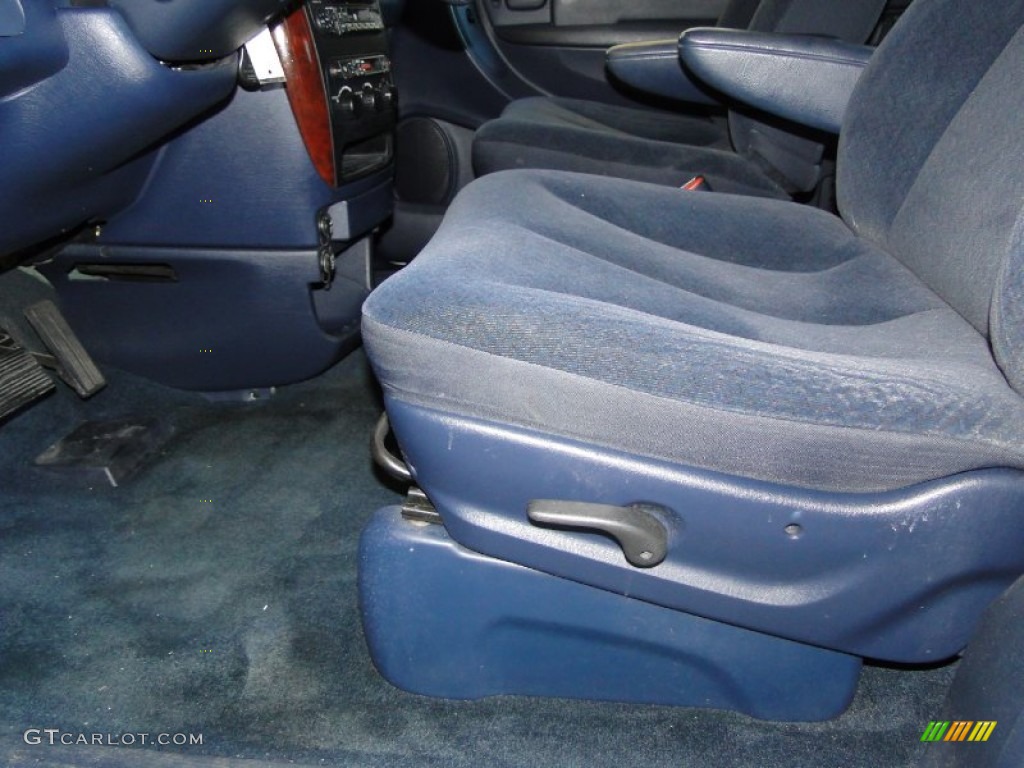 2003 Town & Country LX - Butane Blue Pearl / Navy Blue photo #13
