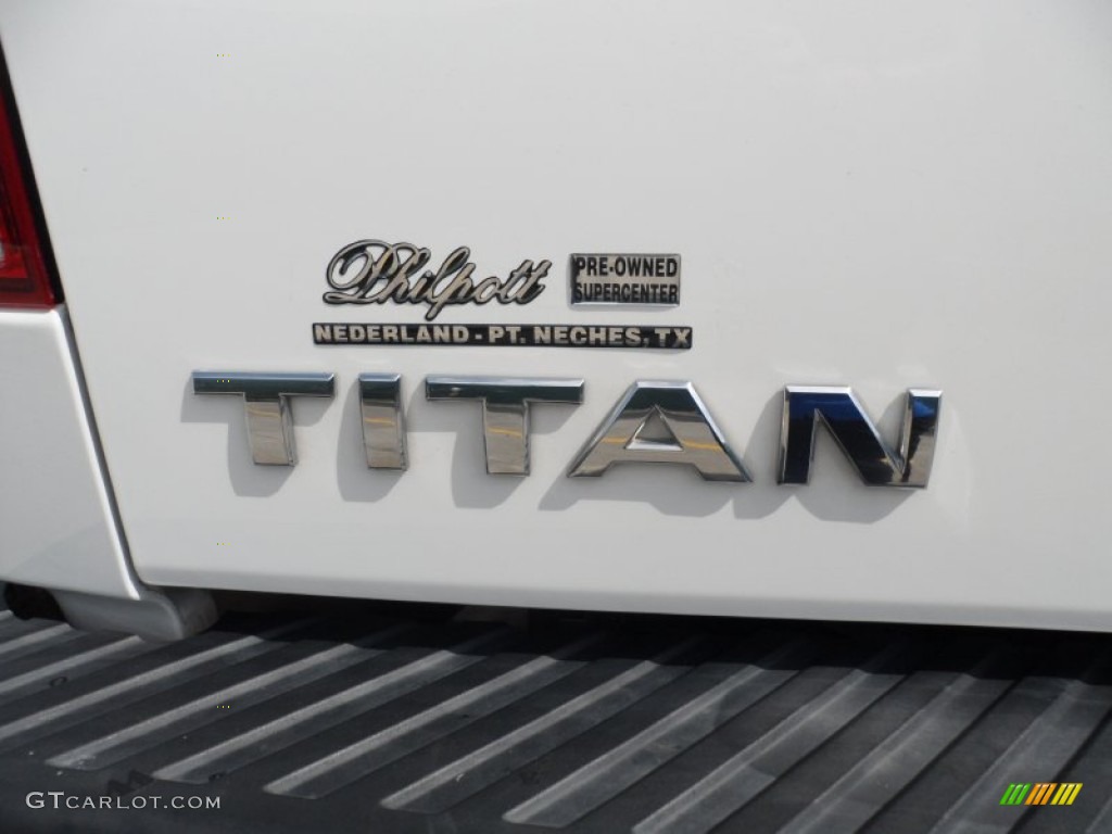 2008 Titan SE Crew Cab - Blizzard White / Almond photo #21