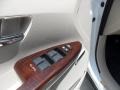 Blizzard White Pearl - Venza XLE Photo No. 24