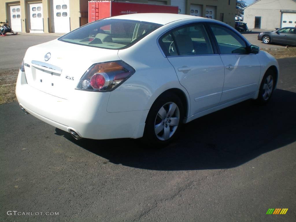 2007 Altima 2.5 S - Winter Frost Pearl / Blond photo #12
