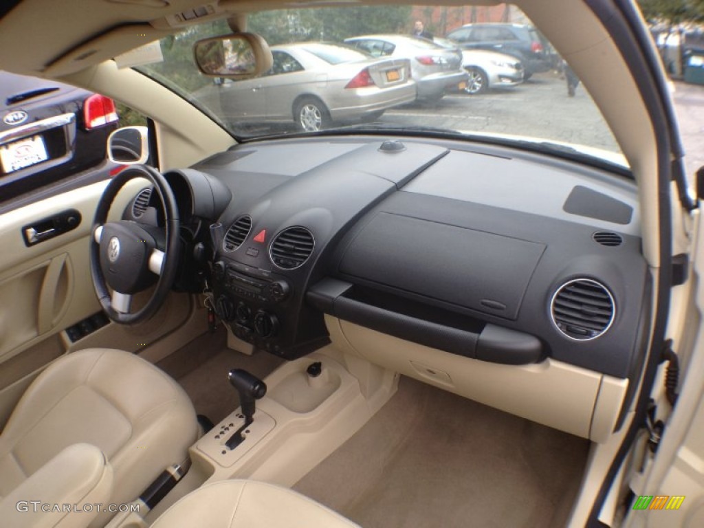 2009 Volkswagen New Beetle 2.5 Convertible Cream Dashboard Photo #64406812