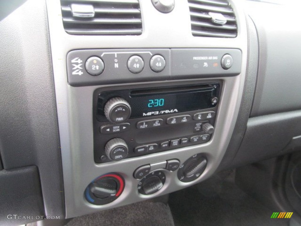 2011 Chevrolet Colorado LT Extended Cab 4x4 Controls Photo #64416350