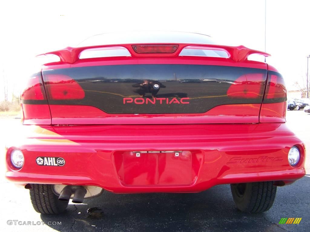 2000 Sunfire SE Sedan - Bright Red / Taupe photo #4