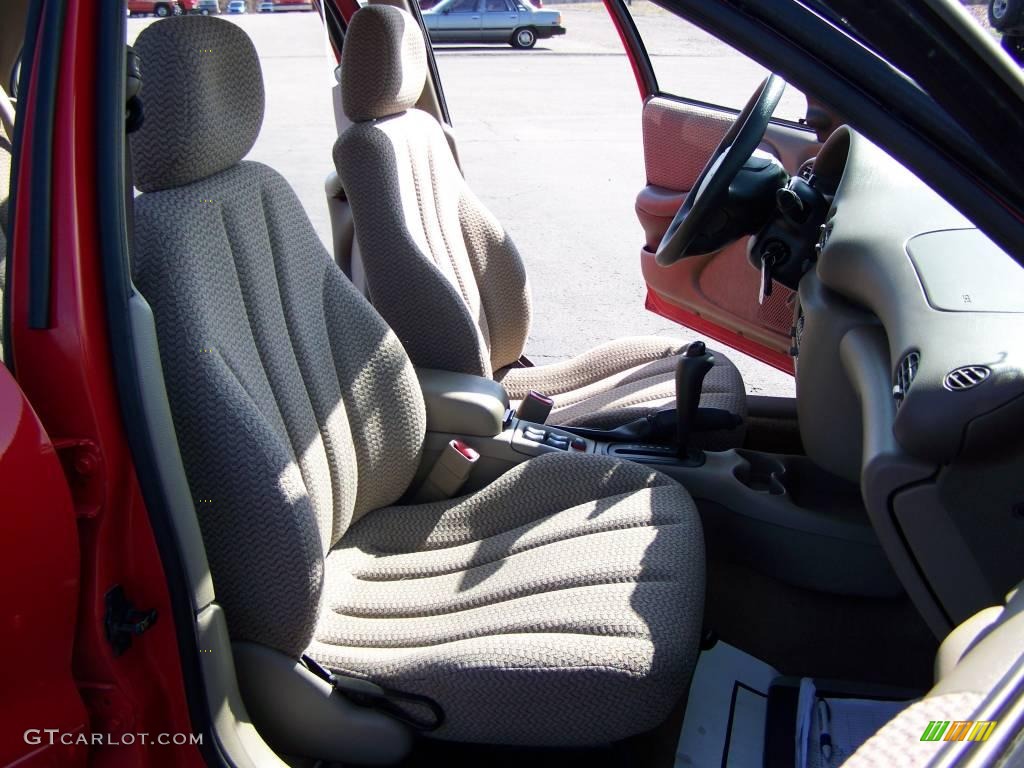 2000 Sunfire SE Sedan - Bright Red / Taupe photo #10