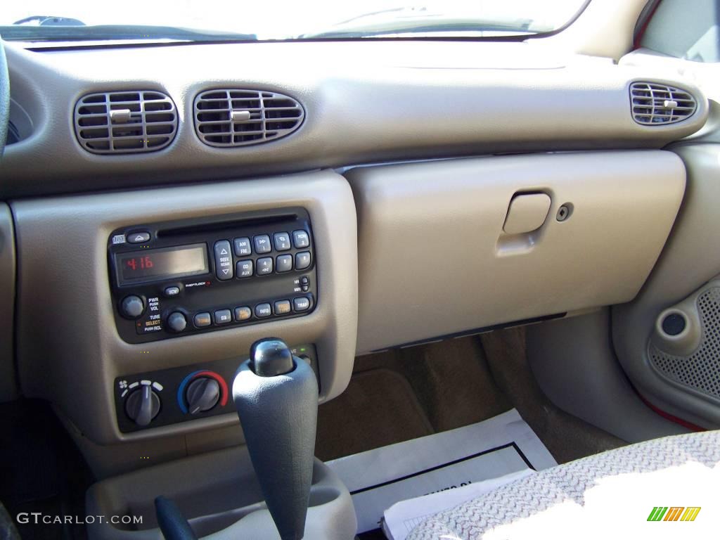 2000 Sunfire SE Sedan - Bright Red / Taupe photo #15