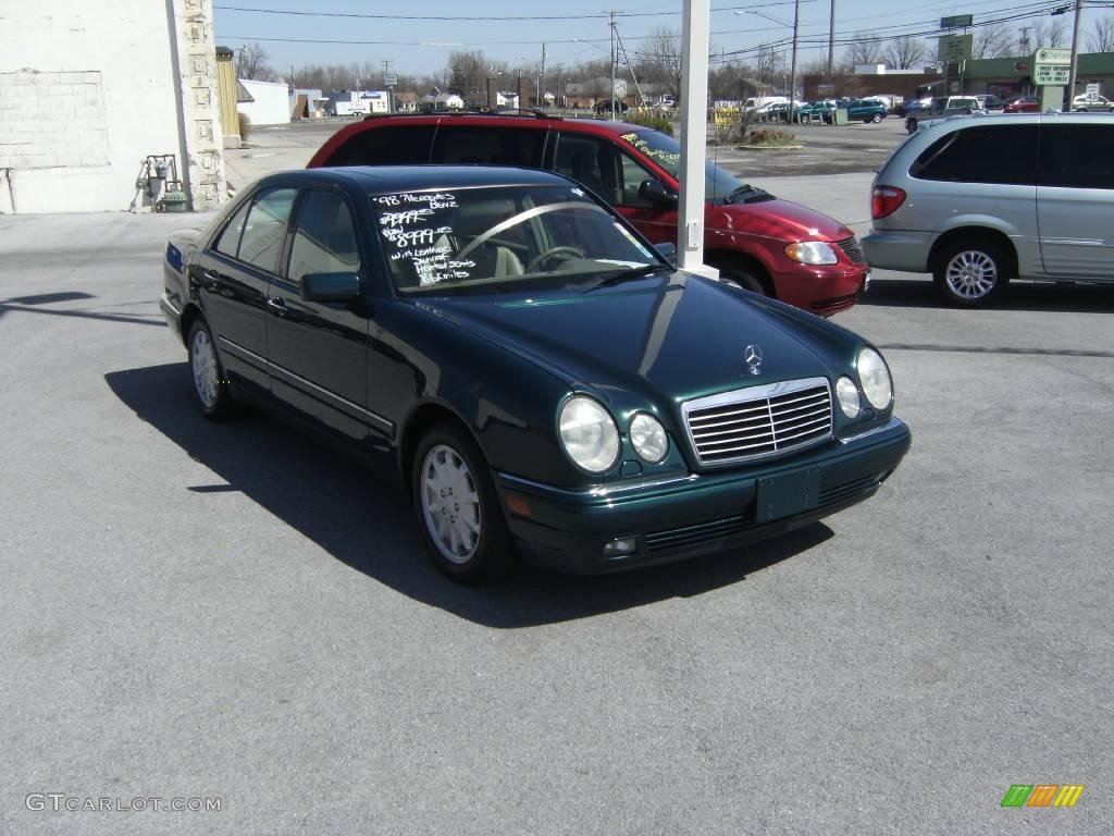 1998 E 320 Sedan - Brilliant Emerald Green Metallic / Parchment photo #2