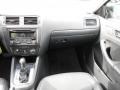 Black - Jetta SE Sedan Photo No. 15