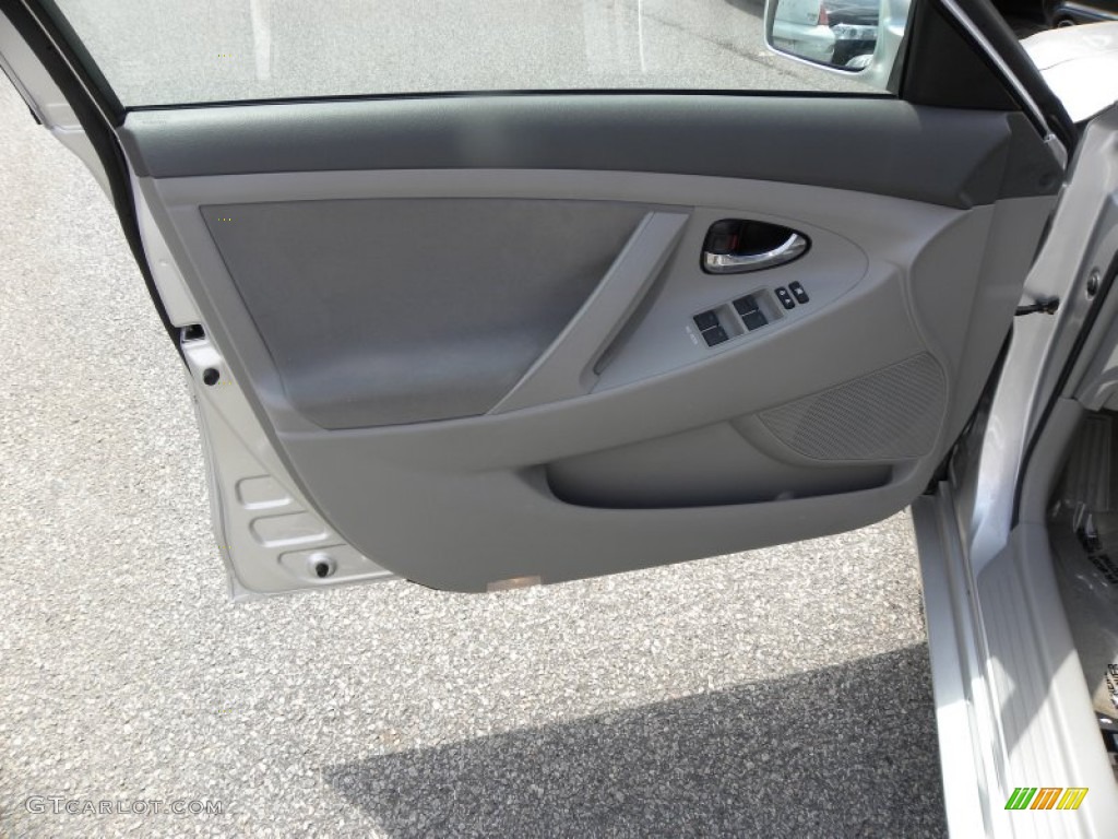 2010 Camry LE - Classic Silver Metallic / Ash Gray photo #5