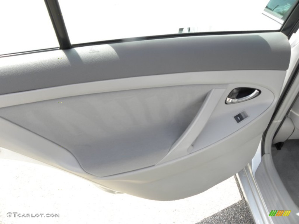 2010 Camry LE - Classic Silver Metallic / Ash Gray photo #7