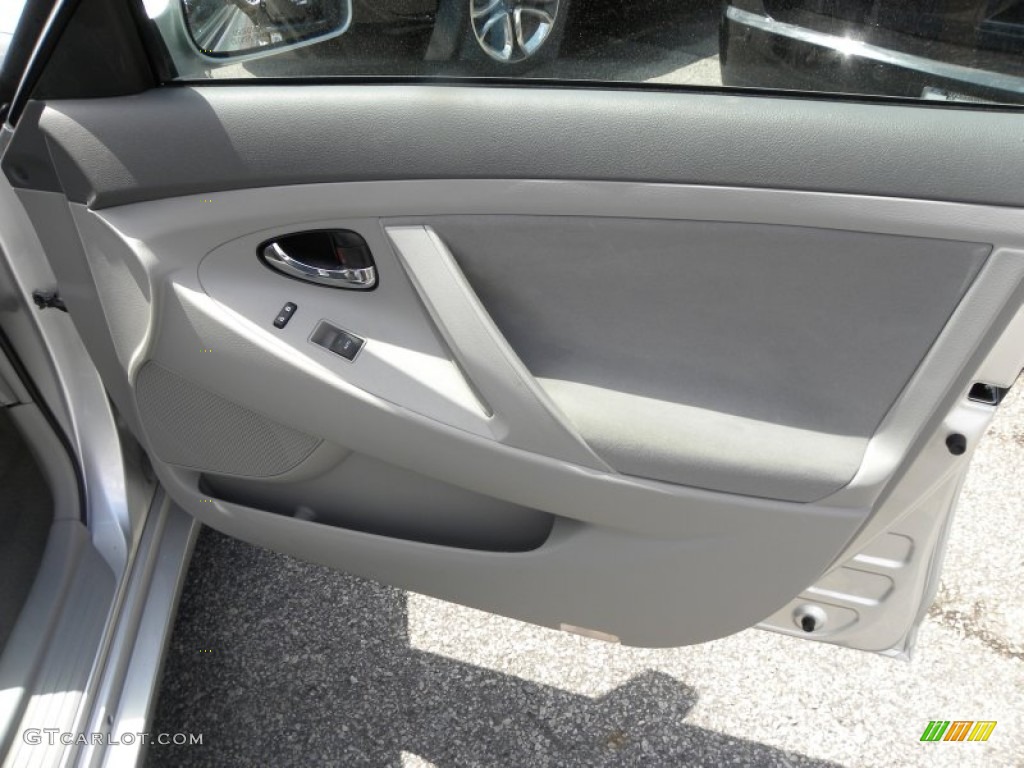 2010 Camry LE - Classic Silver Metallic / Ash Gray photo #9