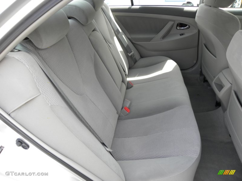 2010 Camry LE - Classic Silver Metallic / Ash Gray photo #10