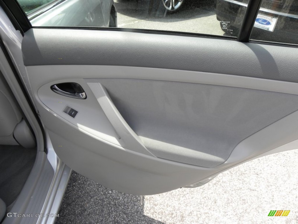 2010 Camry LE - Classic Silver Metallic / Ash Gray photo #11