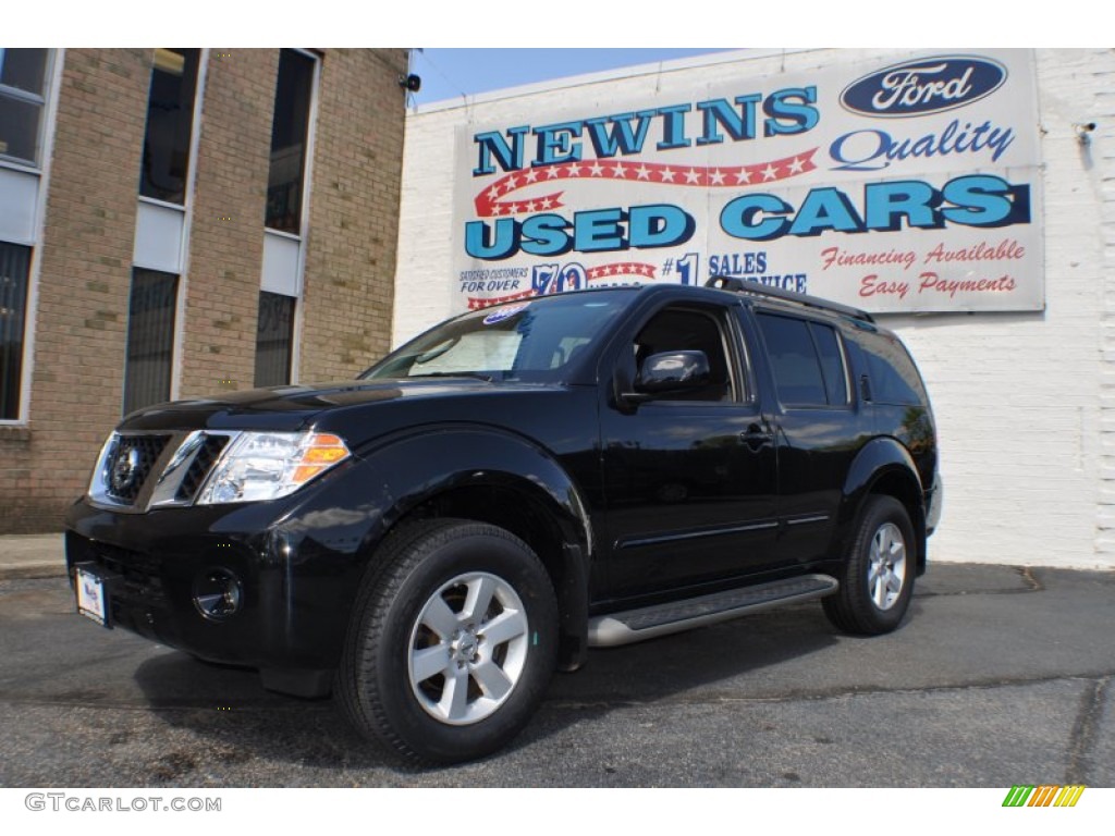 Super Black Nissan Pathfinder