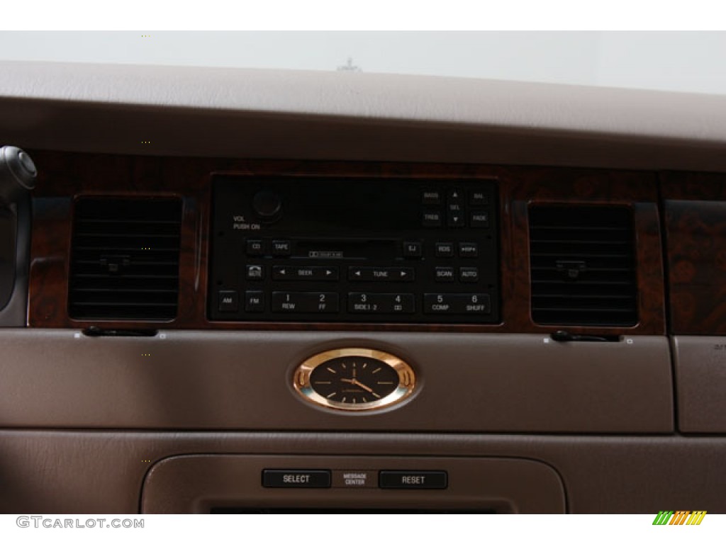 1998 Town Car Cartier - White Pearl Metallic / Light Parchment photo #10