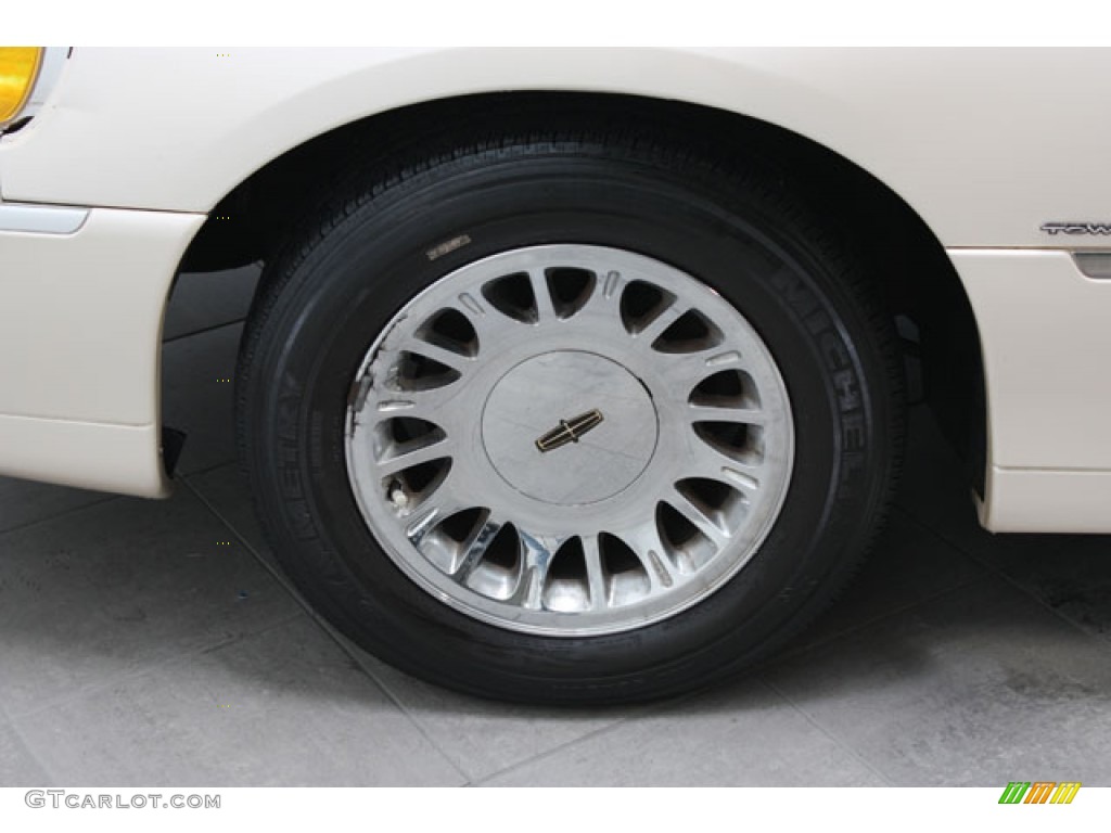 1998 Town Car Cartier - White Pearl Metallic / Light Parchment photo #26