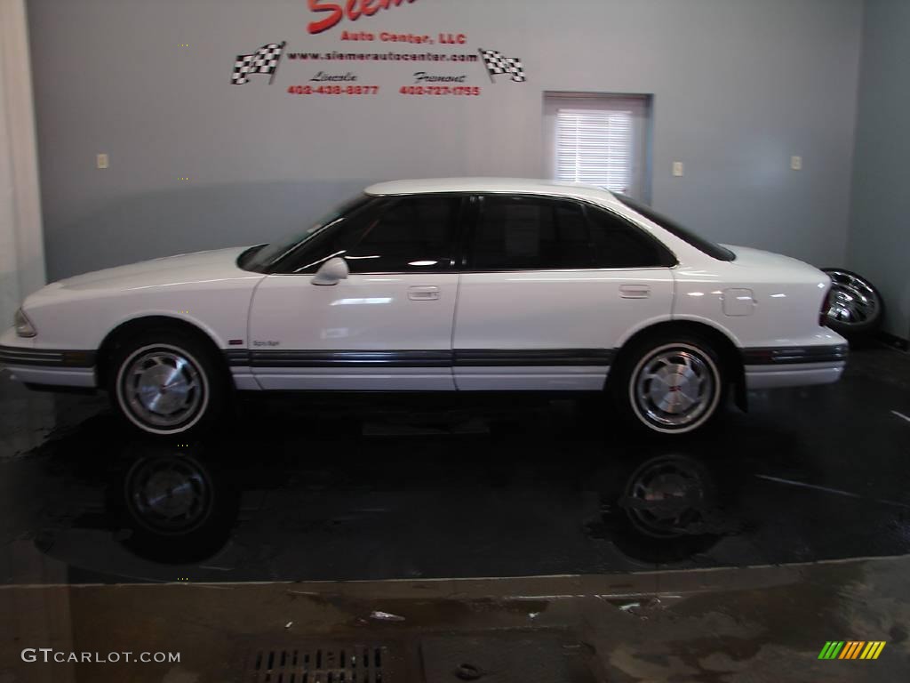 1993 Eighty-Eight Royale - Bright White / Gray photo #1