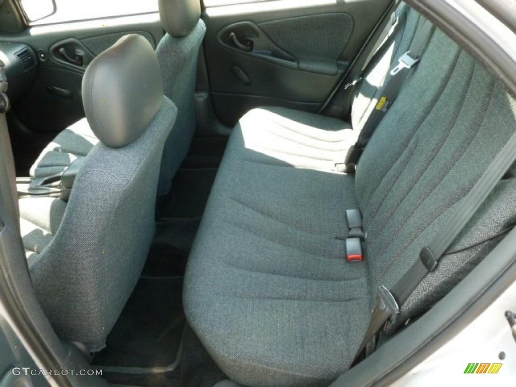 2003 Cavalier Sedan - Ultra Silver Metallic / Graphite Gray photo #13