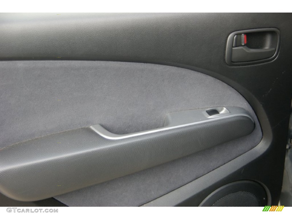 2003 Outlander LS - Urban Gray Pearl / Charcoal photo #10