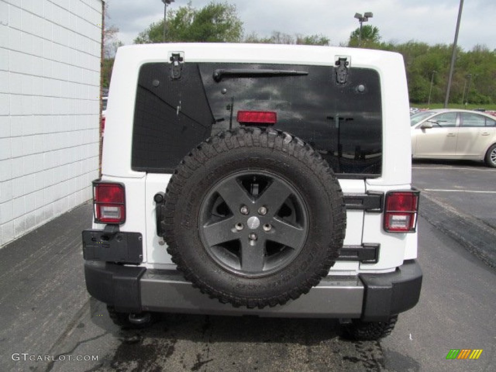 2011 Wrangler Mojave 4x4 - Bright White / Black/Dark Saddle photo #8