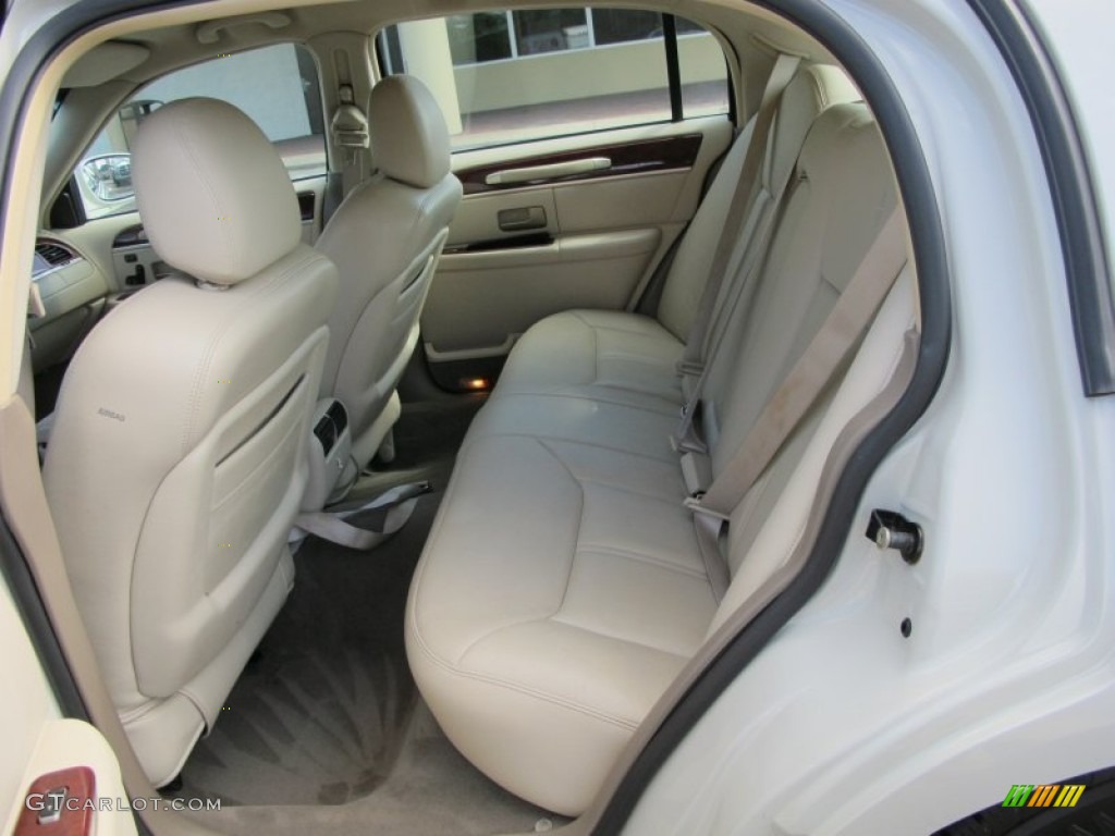 Light Parchment Interior 2004 Lincoln Town Car Ultimate Photo #64449449