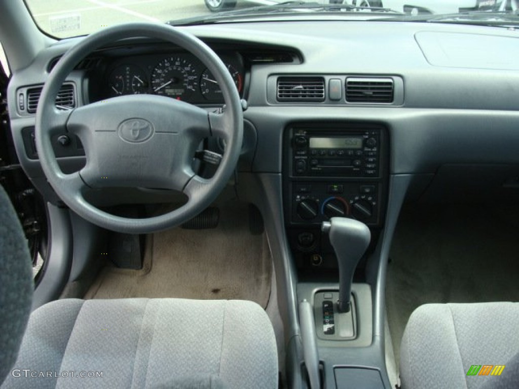 2000 Toyota Camry LE Gray Dashboard Photo #64450327