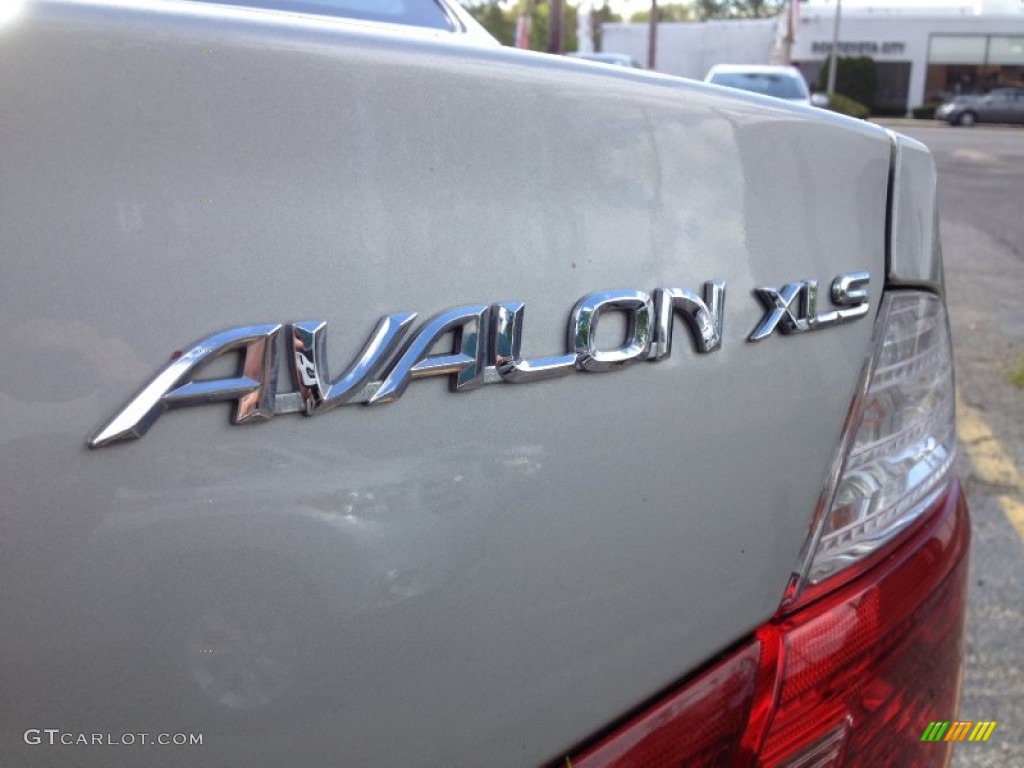 2004 Toyota Avalon XLS Marks and Logos Photo #64456542