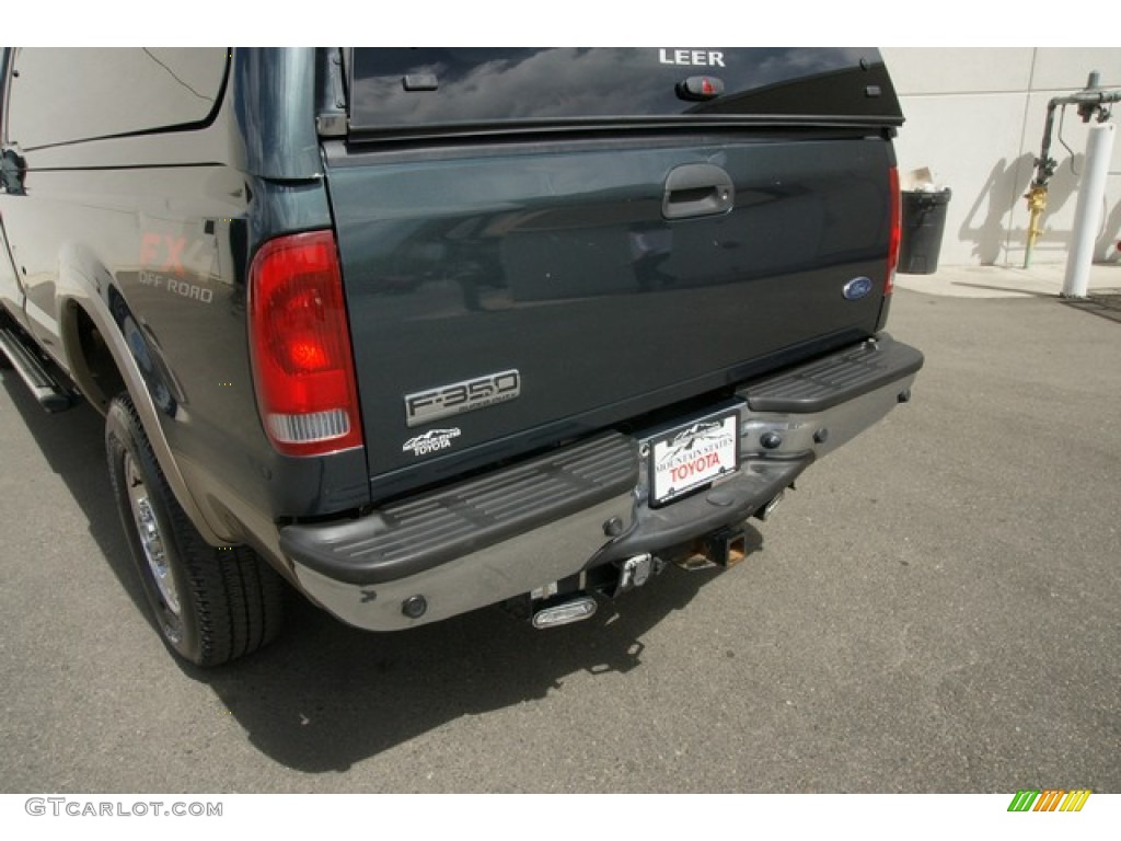 2006 F350 Super Duty Lariat FX4 Crew Cab 4x4 - Dark Green Satin Metallic / Tan photo #25