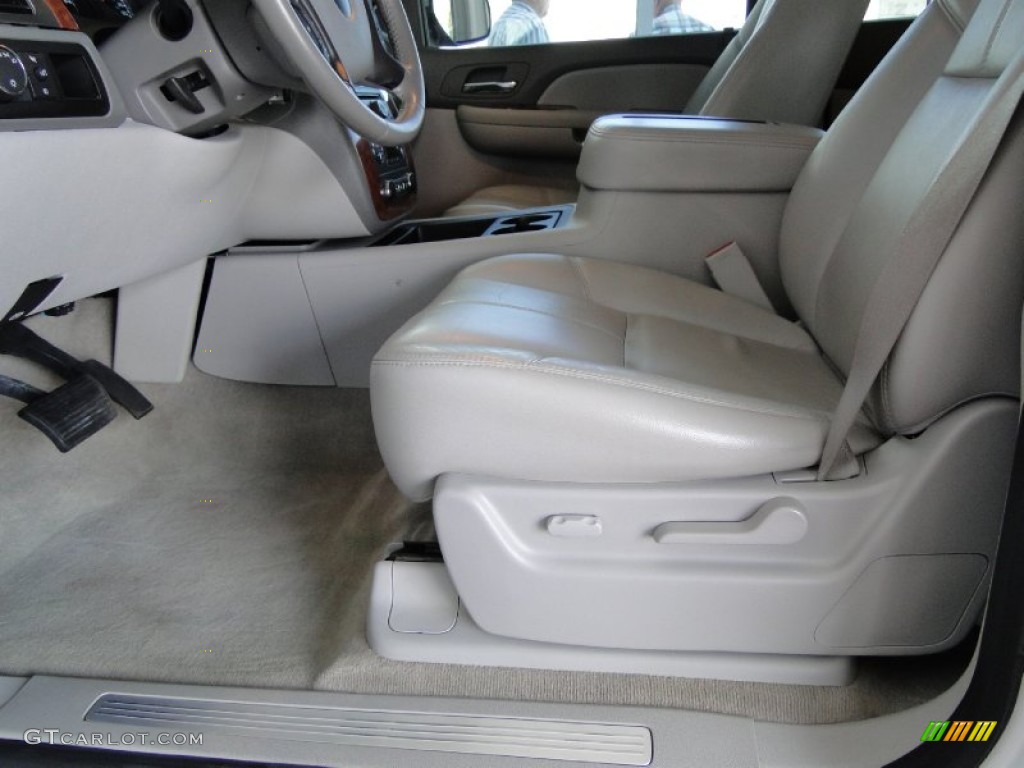 2007 Chevrolet Suburban 1500 LT Front Seat Photo #64469565