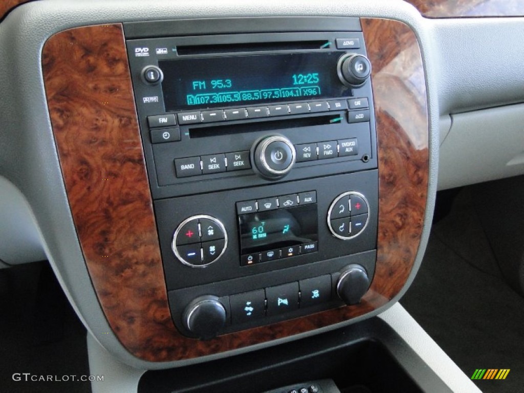 2007 Chevrolet Suburban 1500 LT Controls Photo #64469634