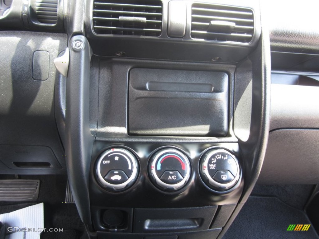 2004 CR-V LX - Satin Silver Metallic / Black photo #41