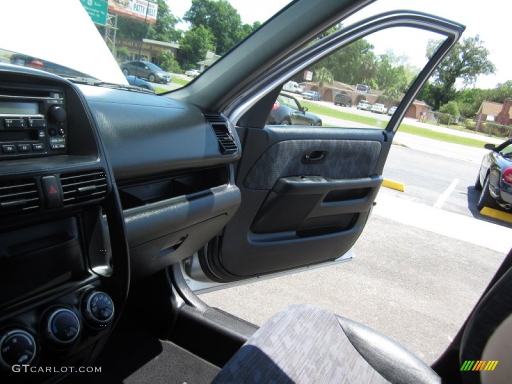 2004 CR-V LX - Satin Silver Metallic / Black photo #42