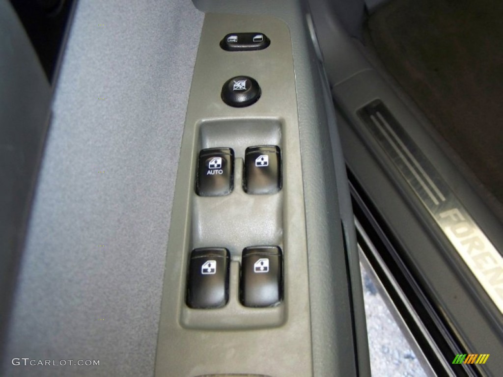 2007 Forenza Sedan - Fantasy Black Metallic / Grey photo #24