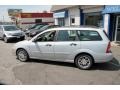 2002 CD Silver Metallic Ford Focus SE Wagon  photo #13