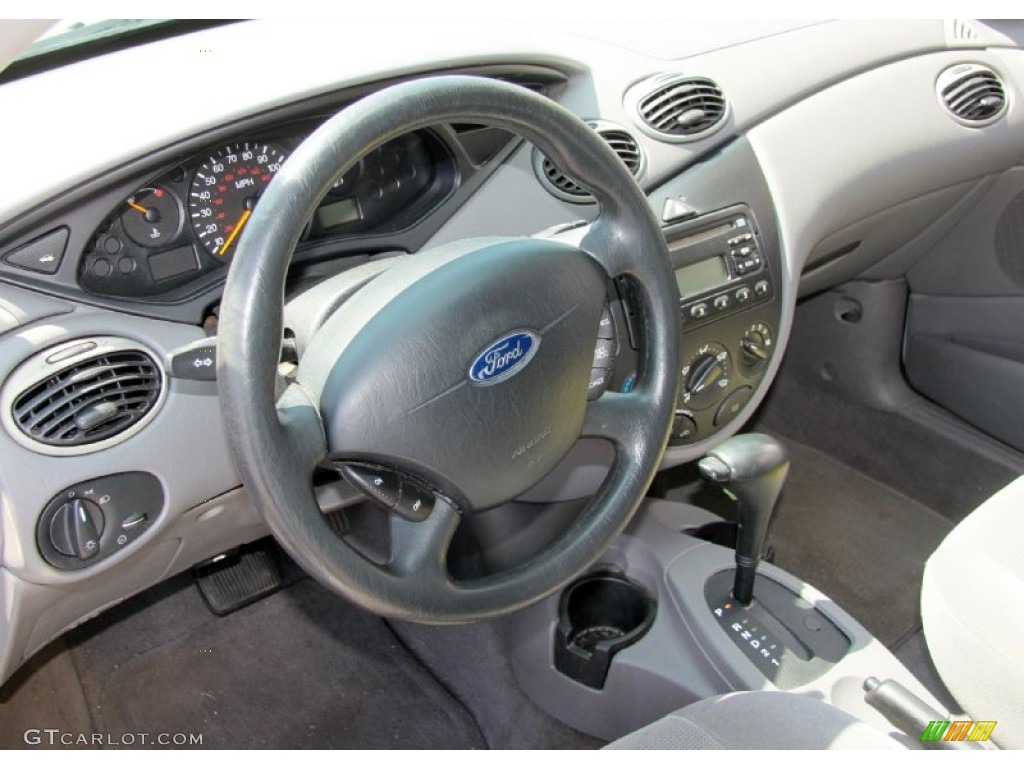 2002 Ford Focus SE Wagon Dashboard Photos