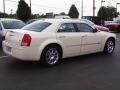 2009 Cool Vanilla White Chrysler 300 C HEMI  photo #3